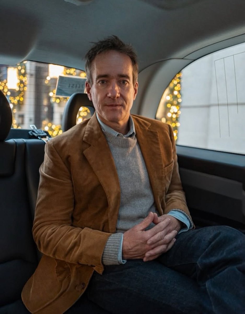 MacfadyenDaily's tweet image. Matthew Macfadyen in the back of a cab.

#matthewmacfadyen