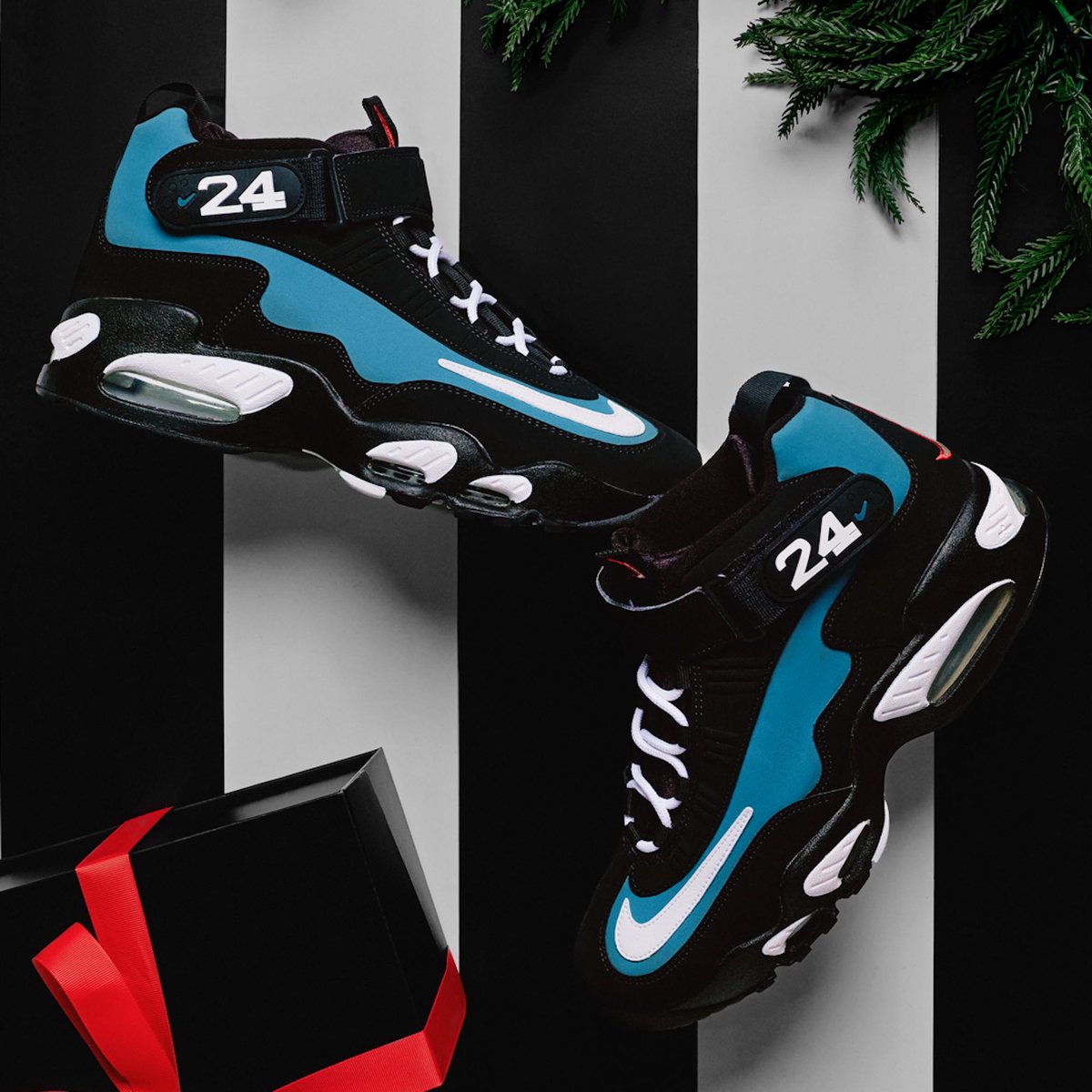 JustFreshKicks's tweet image. Foot Locker presents Gift of Greatness for December 2025 👀🎁🔥