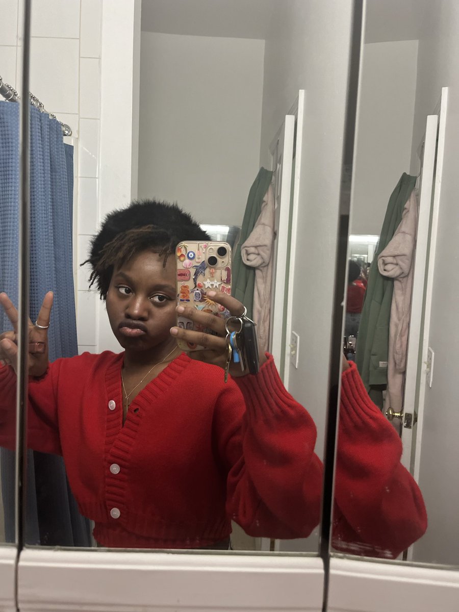 Bunnyb3ee's tweet image. love me a good mirror selfie ❤️🍎