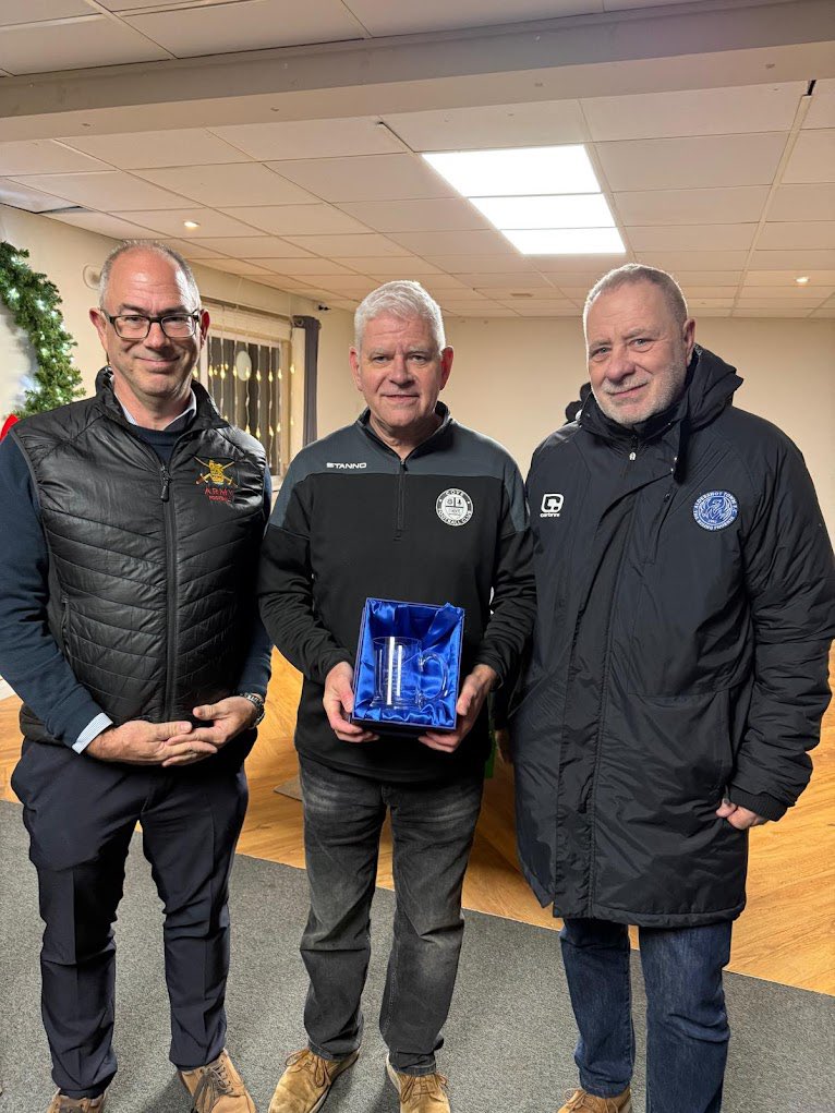 adfacups's tweet photo. We were delighted to present an Aldershot DFA @adfacups Long Service Award to @CoveFC_Official Secretary Mark Endacott at @WessexLeague match v @official_FGFC Mark has been involved over 20 years including with Cove Youth. Superb ambassador for club and fully deserving award. https://t.co/UjiAKfL2On