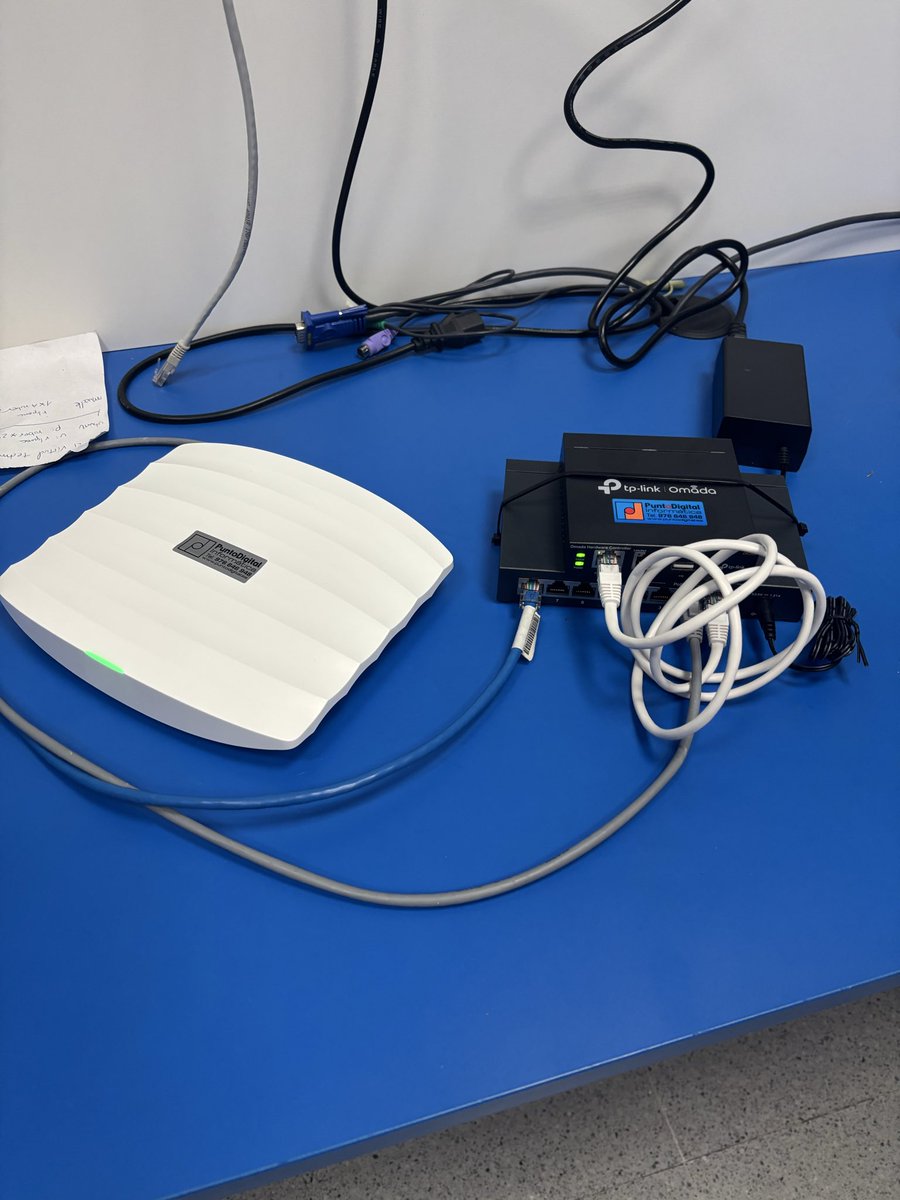 Preparando nuevos APs de <a href="/tplink_es/">TP-Link</a> de la familia #omada para gestionar el wifi de un restaurante de manera eficiente y segura. Cada día … me gustan más sus soluciones 💪🫶