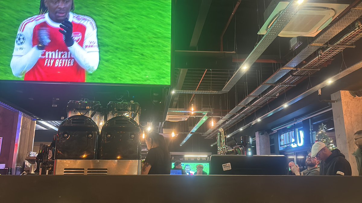 More boozers need multiple screens showing different games. You mean to tell me I can watch the Gunn win AND watch Spurs fans cry ? Lifetime subscription immediately please 👍🏼