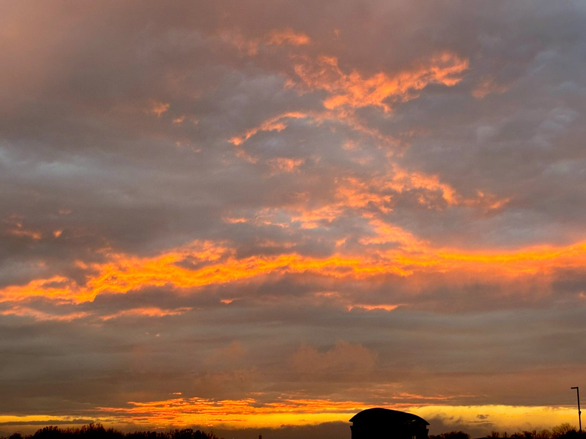 kevinfitz1's tweet image. Sunset through the storm clouds in #ReadingPA #pawx #sunset