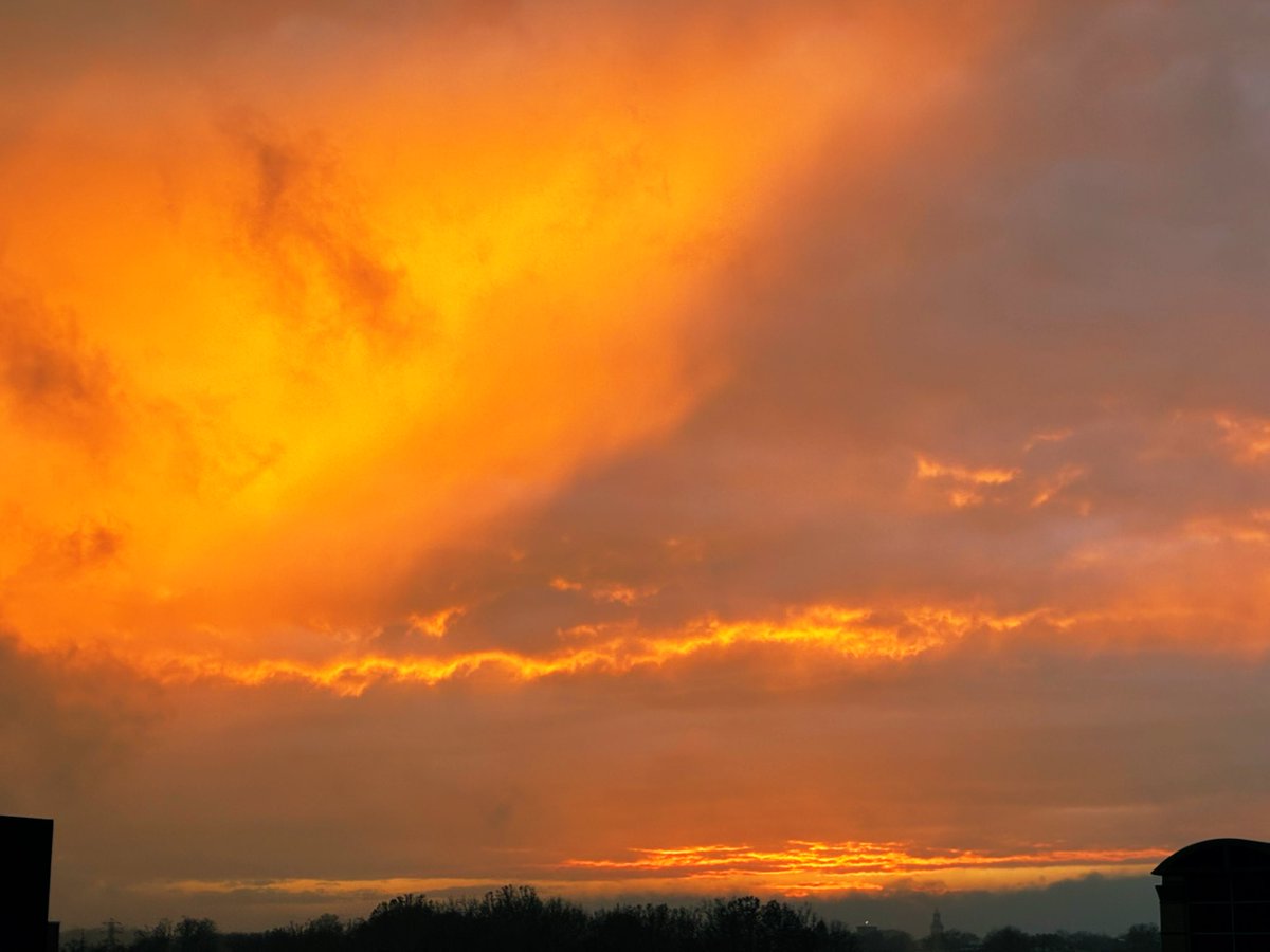 kevinfitz1's tweet image. Sunset through the storm clouds in #ReadingPA #pawx #sunset