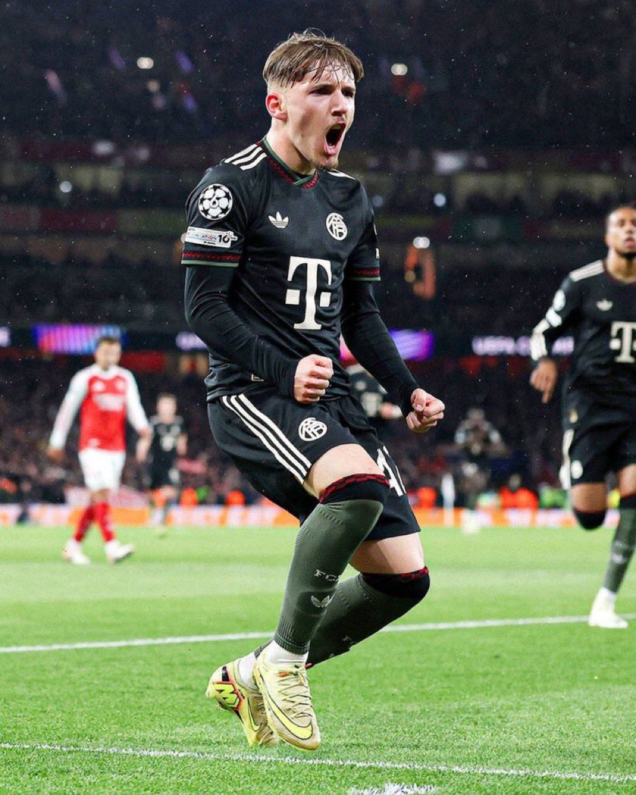 17 ans le seul qui a porté ses coul* ce soir bravo petit.