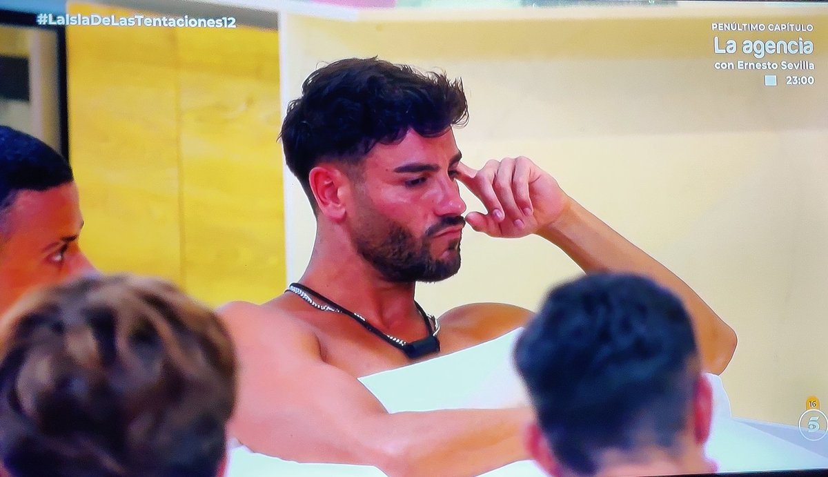 Ramenytorrijas's tweet image. #LaIslaDeLasTentaciones12
"Y si le digo que soy gay? Colará?No parece muy lista"