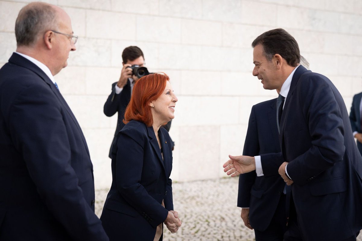 ambiente_pt's tweet photo. 🇵🇹🤝 A Ministra do Ambiente e Energia e o Ministro da Agricultura e Mar acompanharam o Primeiro-Ministro na sessão de encerramento dos 𝟓𝟎 𝐚𝐧𝐨𝐬 𝐝𝐚 𝐂𝐀𝐏. 

📸 Sara Matos / MAEN
#CAP50Anos #Agricultura #Florestas https://t.co/lFehkuZJUA