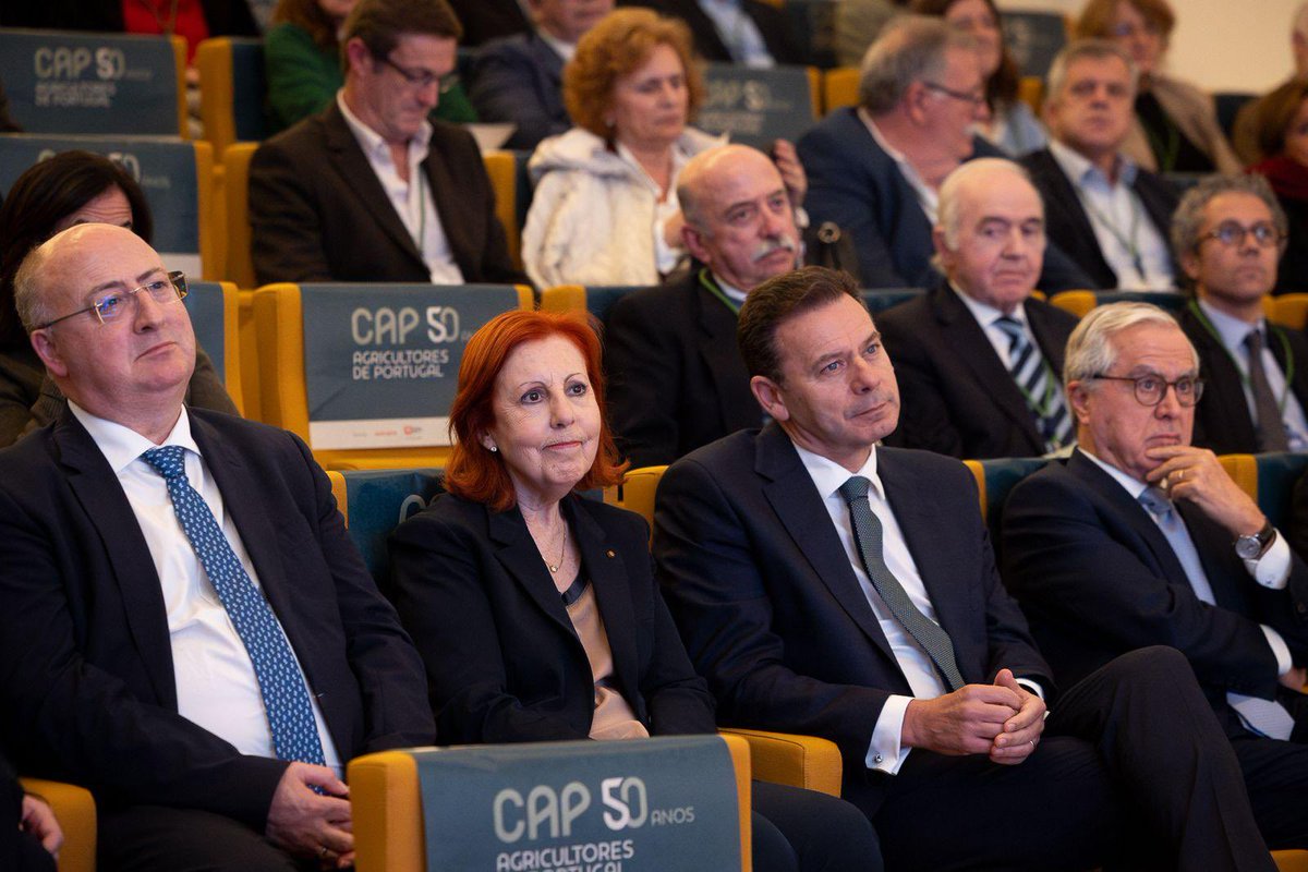 ambiente_pt's tweet photo. 🇵🇹🤝 A Ministra do Ambiente e Energia e o Ministro da Agricultura e Mar acompanharam o Primeiro-Ministro na sessão de encerramento dos 𝟓𝟎 𝐚𝐧𝐨𝐬 𝐝𝐚 𝐂𝐀𝐏. 

📸 Sara Matos / MAEN
#CAP50Anos #Agricultura #Florestas https://t.co/lFehkuZJUA
