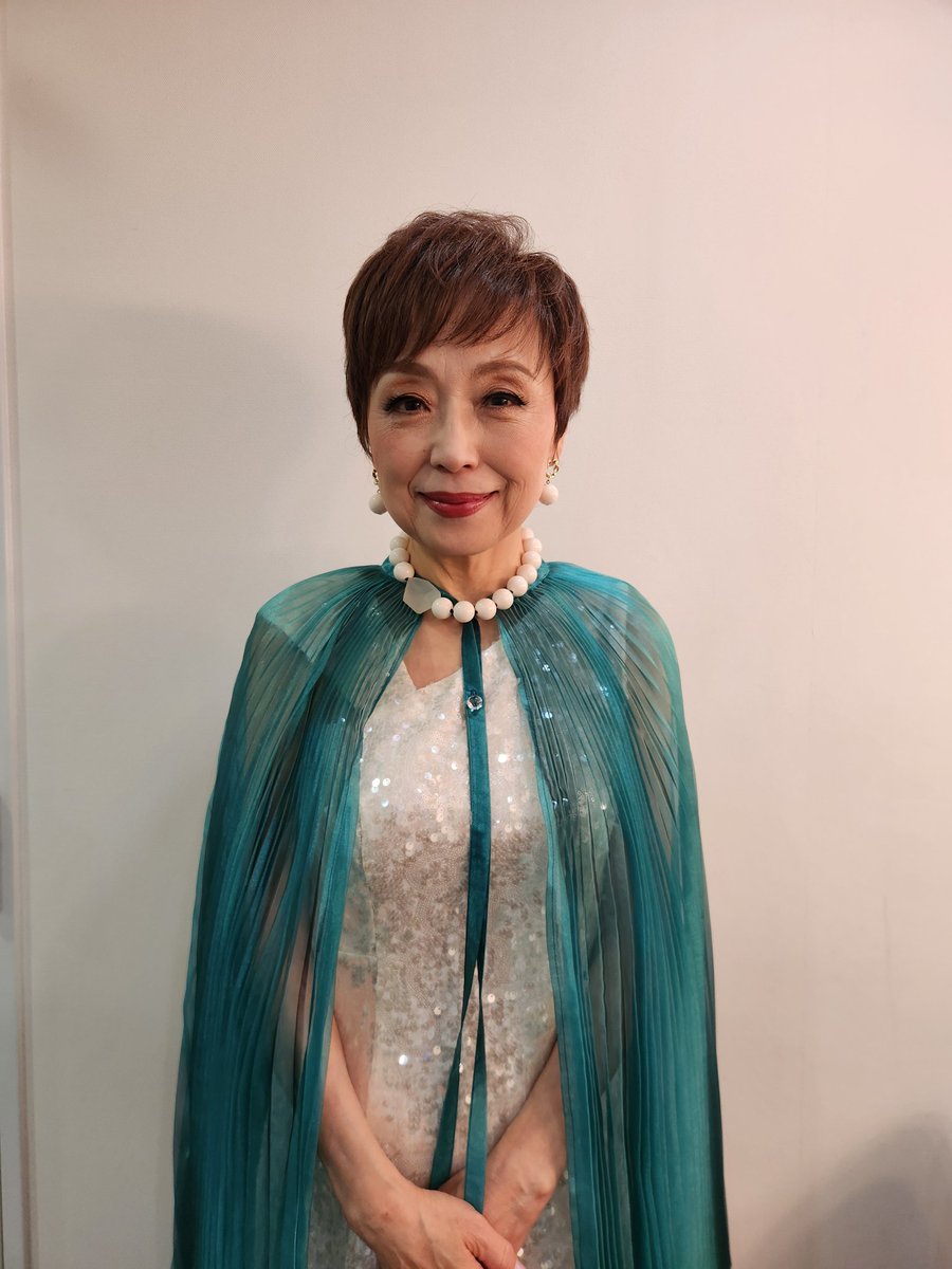 glittercloud12's tweet photo. 「クミココンサート2025
人生は美しい、シャンソンティックな歌たち」今年もシャンソン歌手 クミコさんの北海道専属ヘアメイク を担当させていただきました。昨年に続き、ゲストの竹島宏さん、ドリアンロロブリジーダさん にも再会できて嬉しかったです✨また来年お会いできるのを楽しみにしています。 https://t.co/BWGPkzxzbu