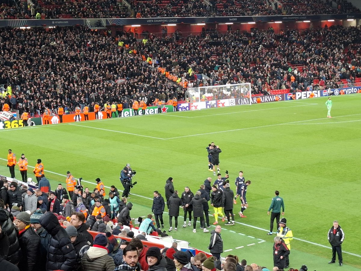 Wat een avond voor PSV. Liverpool wordt afgedroogd.