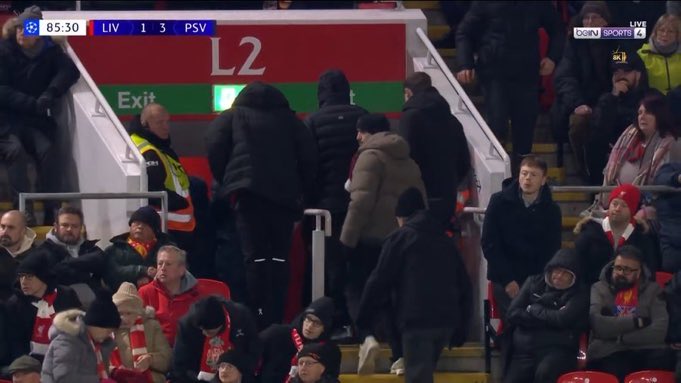 وصلنا للنهاية الله يلعن والديكم ادارة اقشعوا الاصلع هدم هيبه ارعب ملعب فالعالم صورة مؤلمة والله