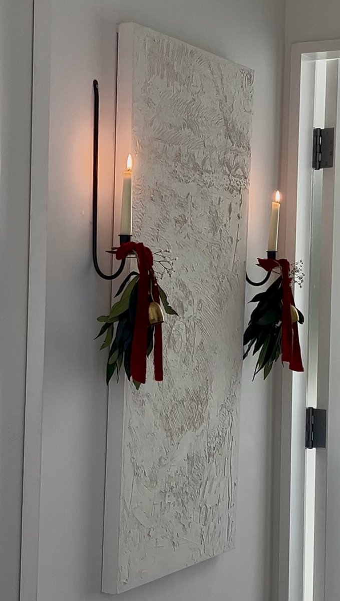 startuployalist's tweet image. lighting up the holiday spirit 🕯️