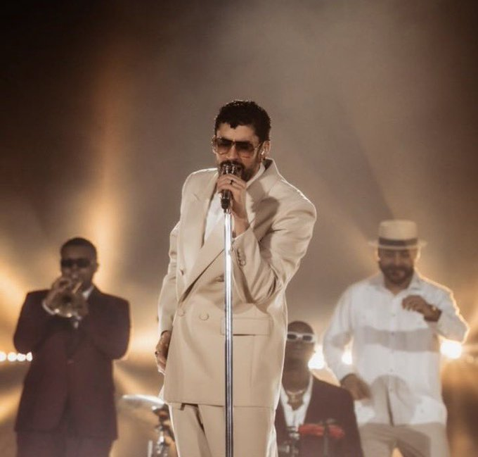 TheePopCore's tweet image. Bad Bunny has kicked off his world tour with two sold-out concerts at the Félix Sánchez Olympic Stadium in the Dominican Republic.