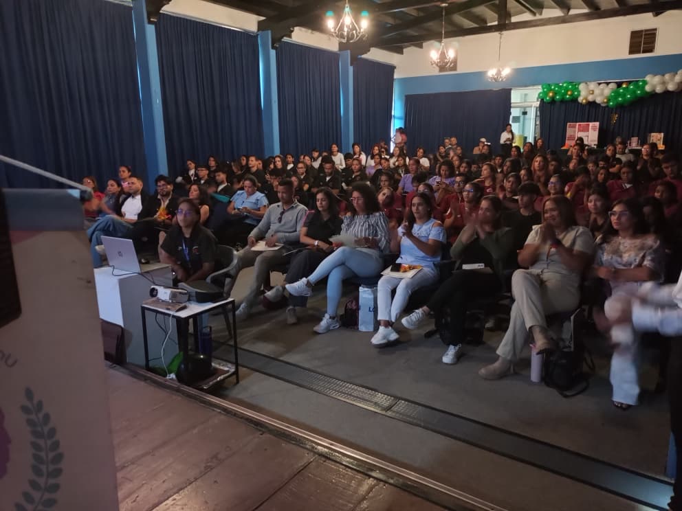 La UCS Núcleo Nueva Esparta conmemoró el Día del Estudiante Universitario y el Día del Fisioterapeuta con un emotivo acto.Reconocimiento especial a la Fundación Misión Barrio Adentro y a la Misión Médica Cubana por su entrega y apoyo a la formación. 
#CubaPorLaVida