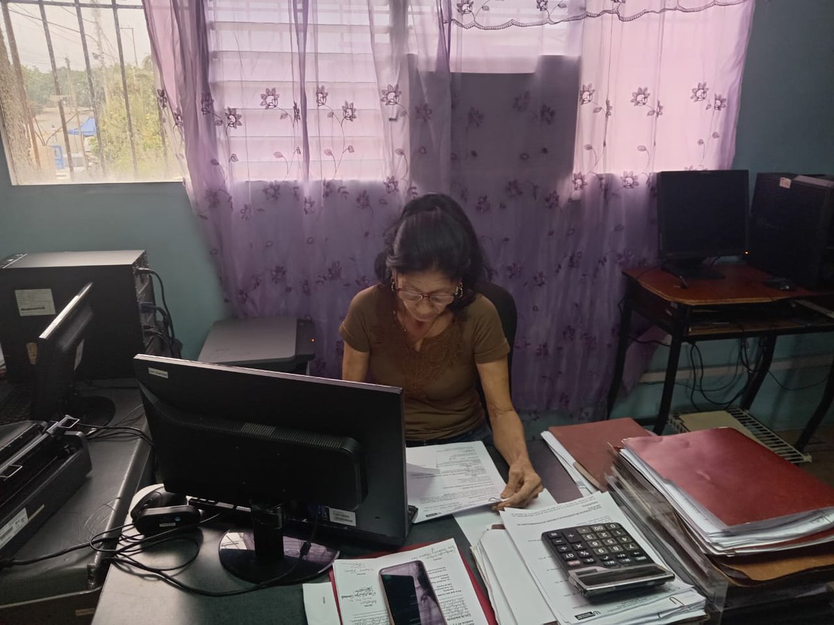 La Brigada Médica de Lara celebra el Día del Economista y Contador Cubano, reconociendo a los pilares que sostienen nuestra misión:

👏 Lic. Ana Rosa Santiesteban (Directora Económica) 👏 Lic. Carmen Borges👏 Lic. Mirtha Machado

#CubaPorLaVida