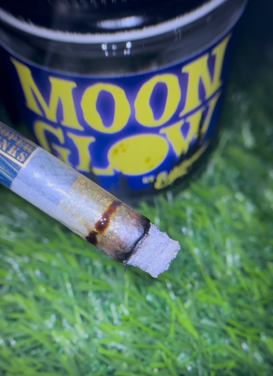 Moonglow 🌕 (4)

savory peppery spice layered over sweet notes 🔥🌈

the flavor lives up to its impressive nose and even surpasses it 👀

incredible translation,coat,&amp; lingering stain 🤤

potent 😮‍💨
perfect combustion 💨
elite experience 🔥

<a href="/erlterpeneur/">Hat Trick Hash</a> 🙏🔥🔥🔥
<a href="/mamiuvas/">Mamiiii</a> 🫡