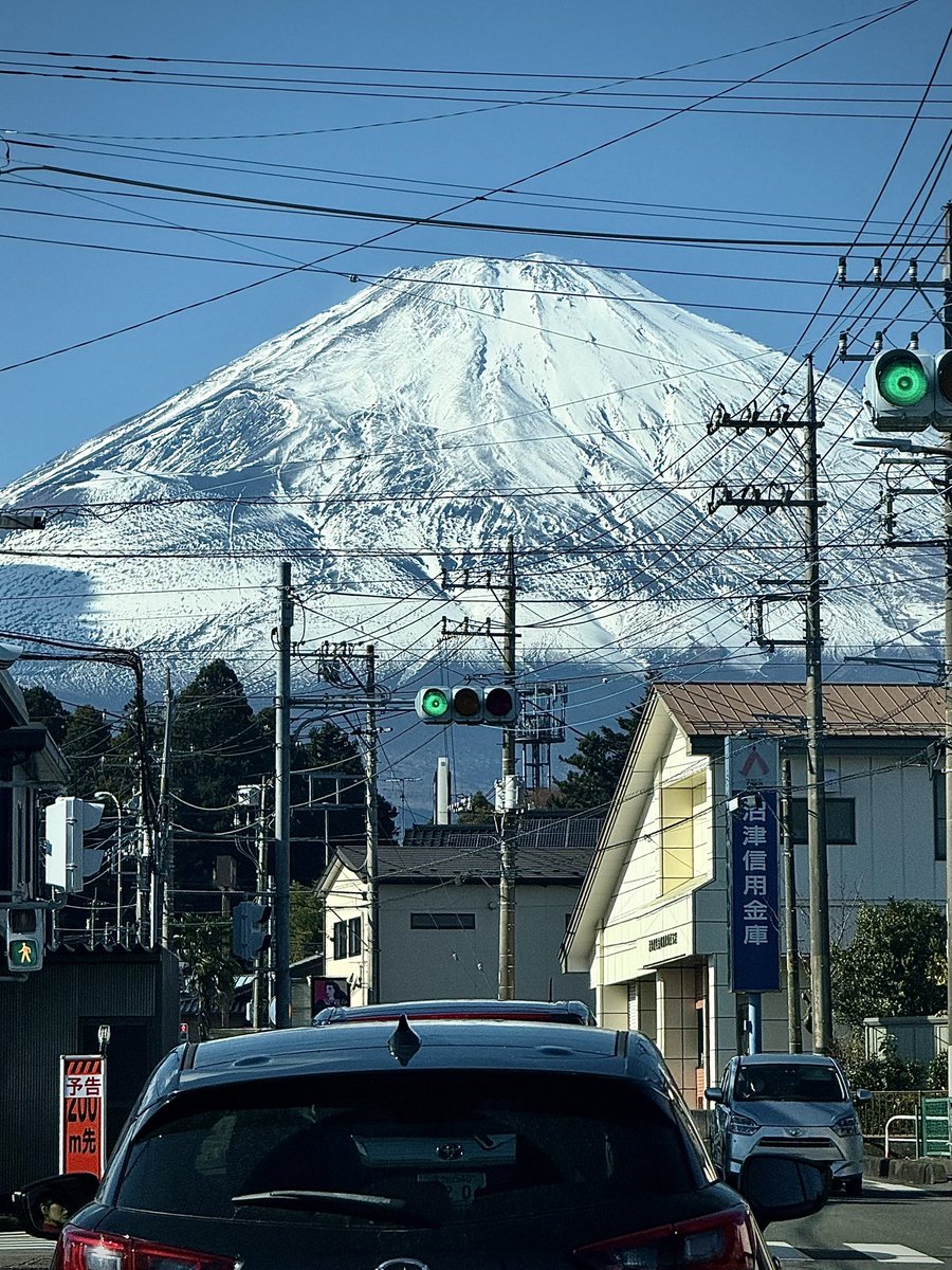 ttdream8's tweet photo. いい感じに降ったね〜🗻
昨日のだけど

#富士山 https://t.co/0GPZSM00lb