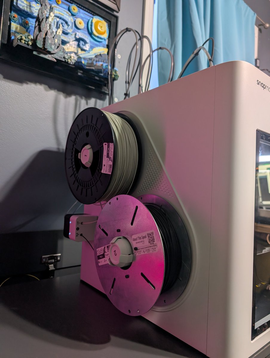 TechJeeper's tweet image. Time to torture test the U1 spool holders.