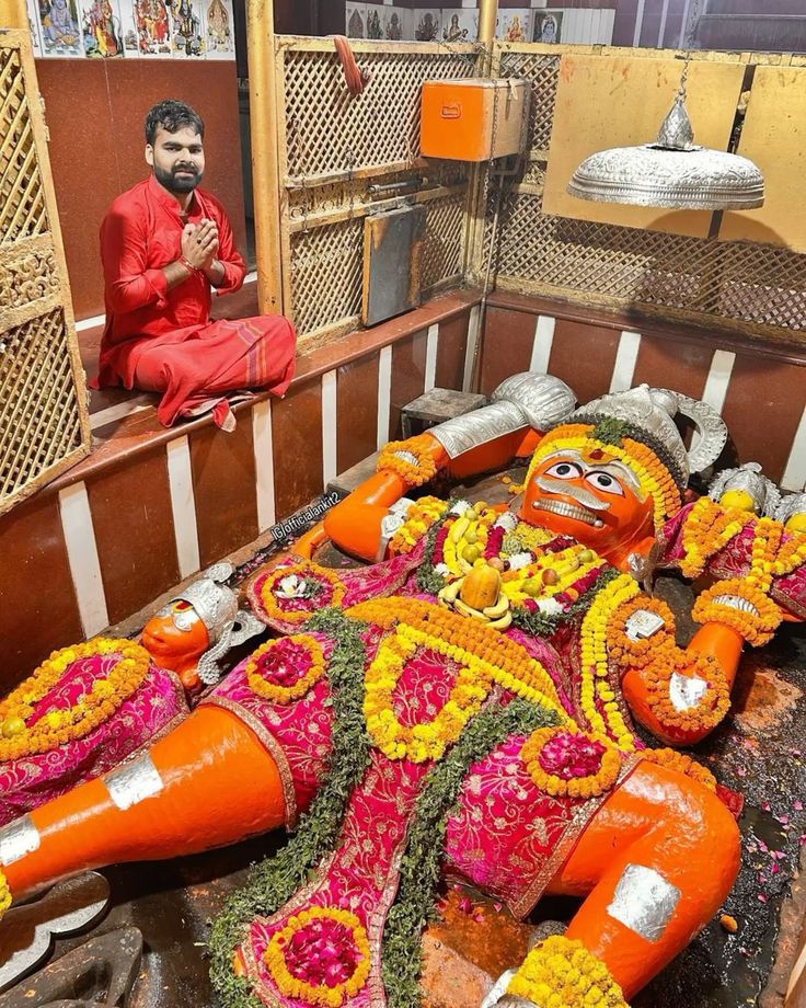 प्रयागराज से लेटे हुए हनुमानजी के प्रातः काल दर्शन