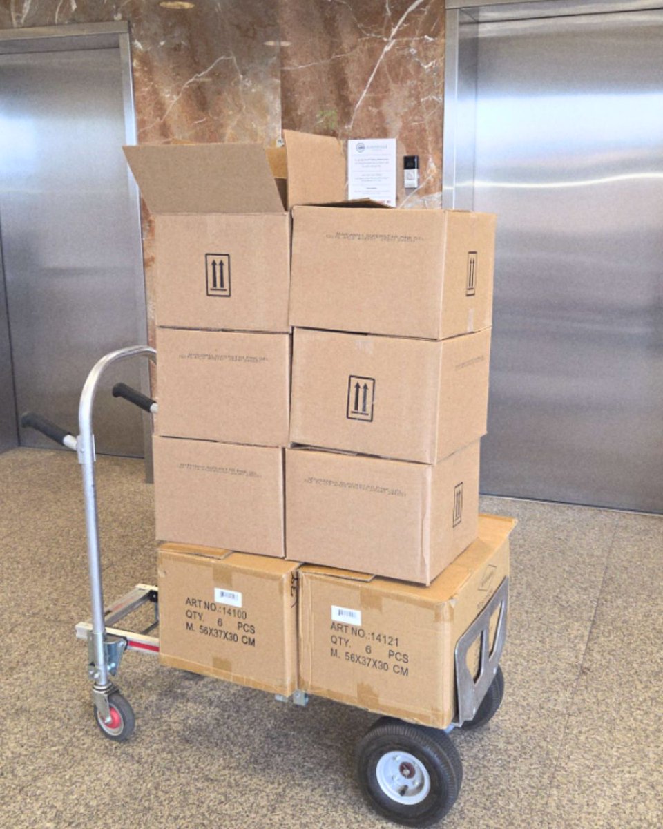 codepted's tweet image. What a way to give thanks! Colorado&apos;s Finest Salon &amp;amp; Spa Academy students at Colorado’s Finest High School of Choice in @EngSchools created and signed 10,918 holiday cards for KYGO’s “10K for the Troops” campaign.