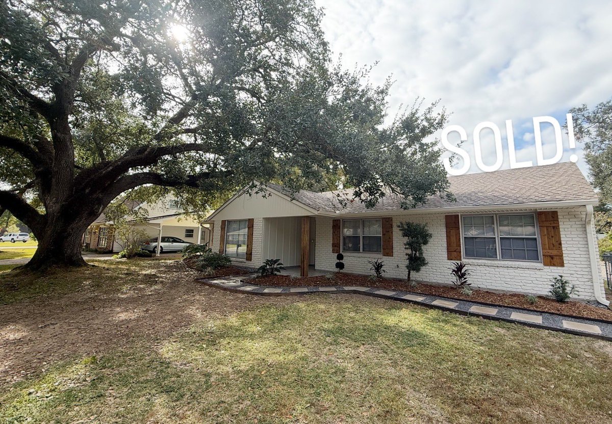 TylerAlbrecht10's tweet image. 🎉 Congratulations to my amazing clients on buying their second home! Even bigger congratulations to them on becoming landlords—keeping their first house and renting it out to create a second stream of passive income to support their growing family. 🏡💰 #TalkToTyler