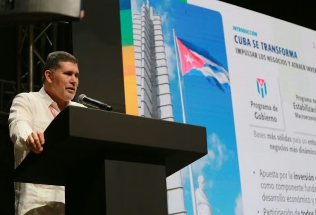 Las decisiones adoptadas para dinamizar la inversión extranjera,  implementando procesos "más simples, más ágiles y más transparentes", como parte del Programa del Gobierno para corregir distorsiones y reimpulsar la economía, son decisivas para el desarrollo económico del país.