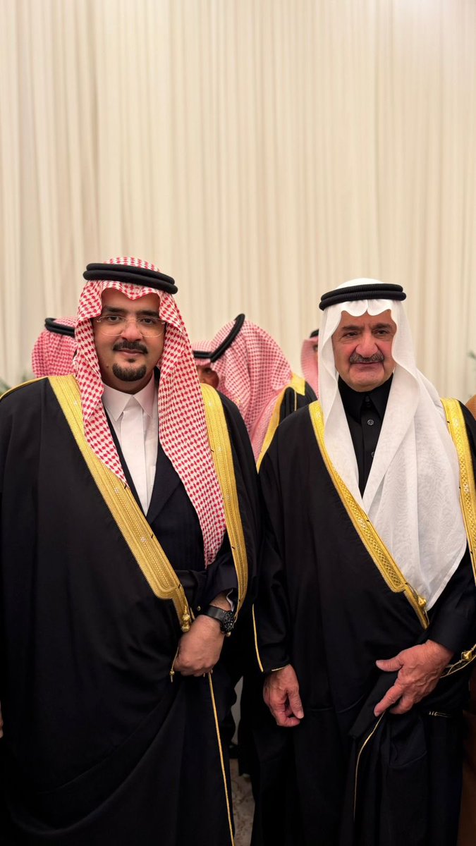 #عبدالعزيز_بن_فهد ليا طرى يطري الخير
وانا على افعاله معي ما نسيته
الله يحفظك يالغالي🤲❤️