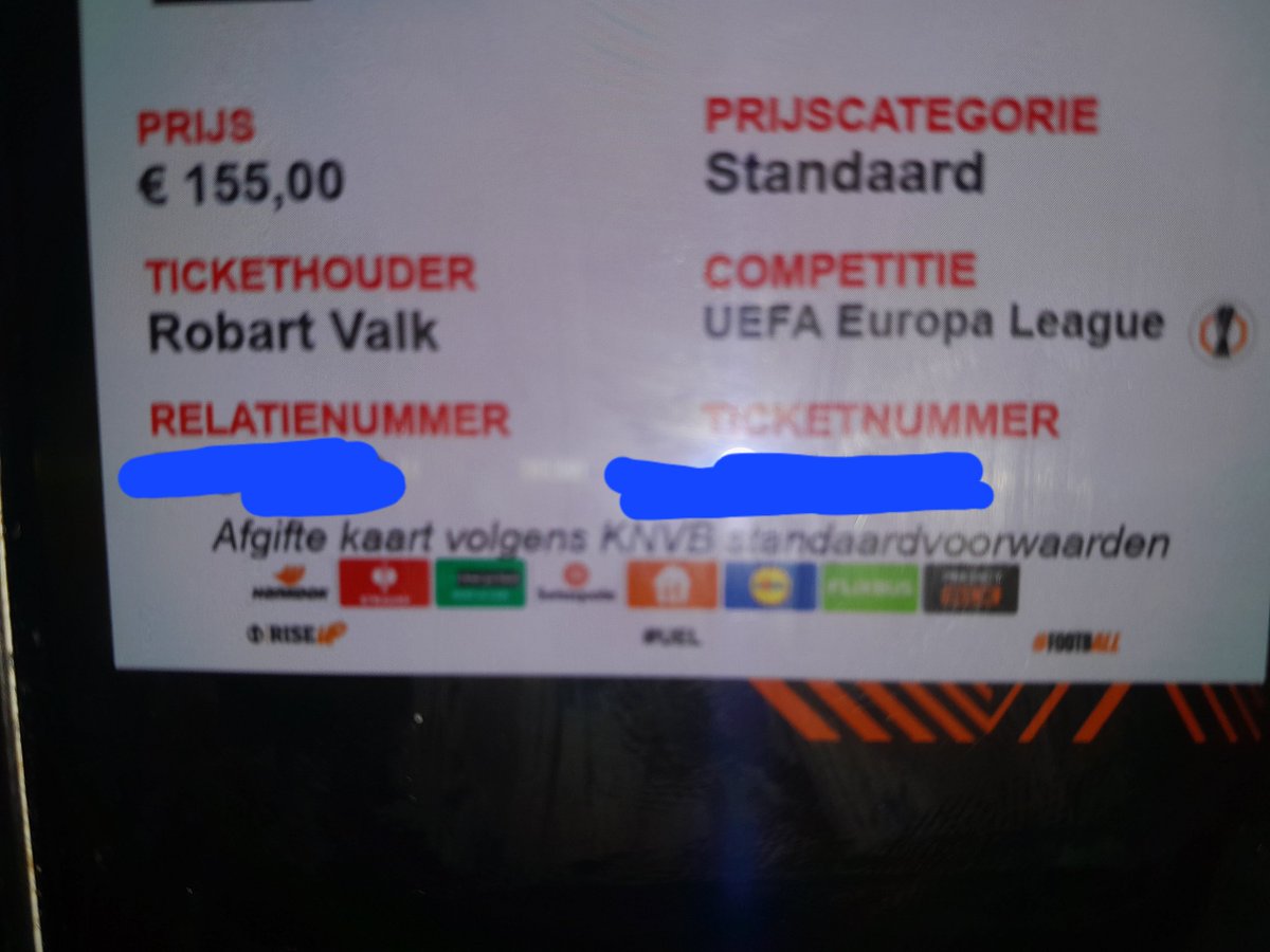 Robartjee's tweet image. Feyenoord de club van iedereen... 
Niet als je gehecht bent aan je nieren! Ik heb er eentje minder.. #FEYCEL