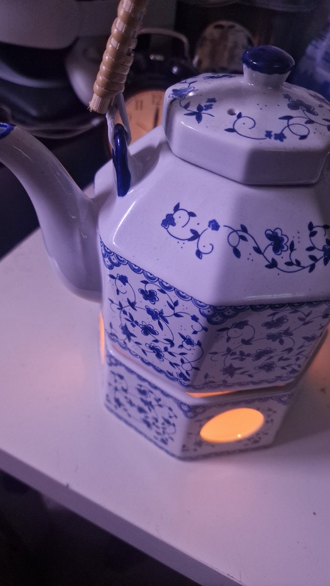 Fals jemand nicht weiß wofür ein Teelicht da ist bitteschön um Tee warm zu halten