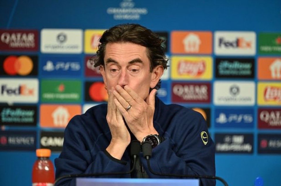 c_cf17's tweet image. قال انج ذات مرة سأحولكم من مشككين لمؤمنين

ثم جاء مدرب دنماركي جبان وقال سأحولكم من مؤمنين لمشككين

خسر المباريات 
خسر غرفة الملابس واحترام اللاعبين له
والآن خسر ايمان الجمهور به

#frankout