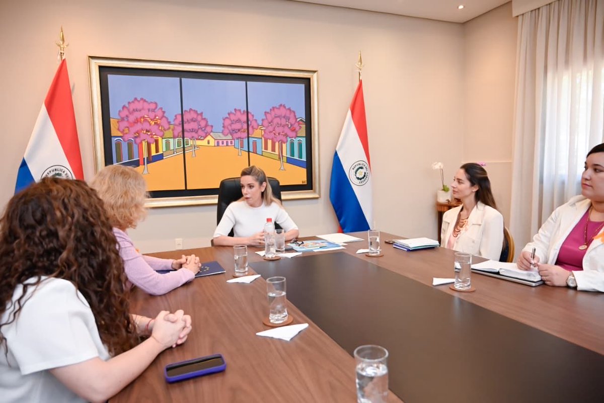 Ha sido un honor reunirme con la Primera Dama <a href="/LetiOcamposP/">Leticia Ocampos</a> para seguir fortaleciendo la cooperación en la prevención y atención de la violencia hacia las mujeres. 

Conversamos también sobre la protección a la niñez y sobre iniciativas en áreas de cultura y turismo.