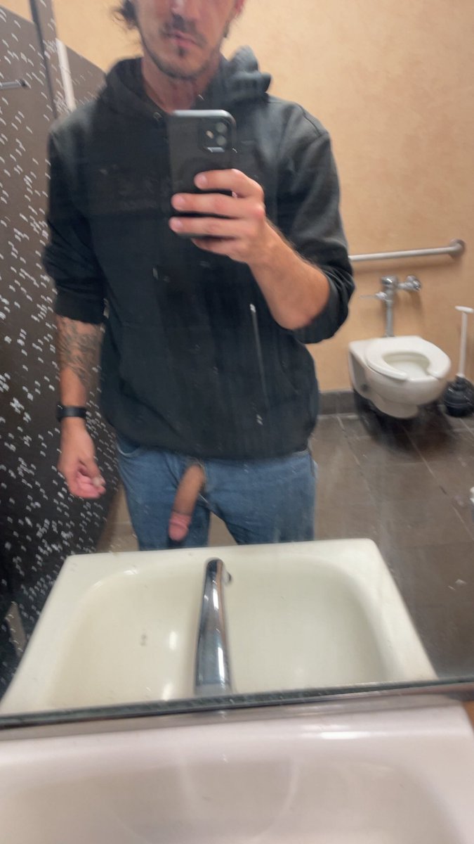 tattedrdnck's tweet photo. Since I’ve been quiet, here’s a little work shot I took 🤷
#nsfw #nsfwtwt #horny #cock #onlyfans #content #creator #selling #work #male #onlyfansmale https://t.co/QlfnJYAZqd