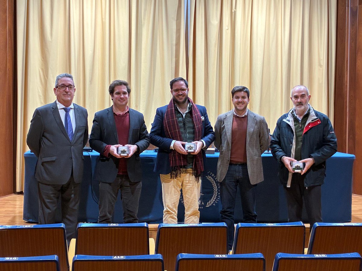 En la noche de hoy ha tenido lugar la segunda mesa redonda que estaba planificada en los actos de la exposición “20 años de Esencia, más de 100 años de estilo”.

#XXAniversarioESENCIA