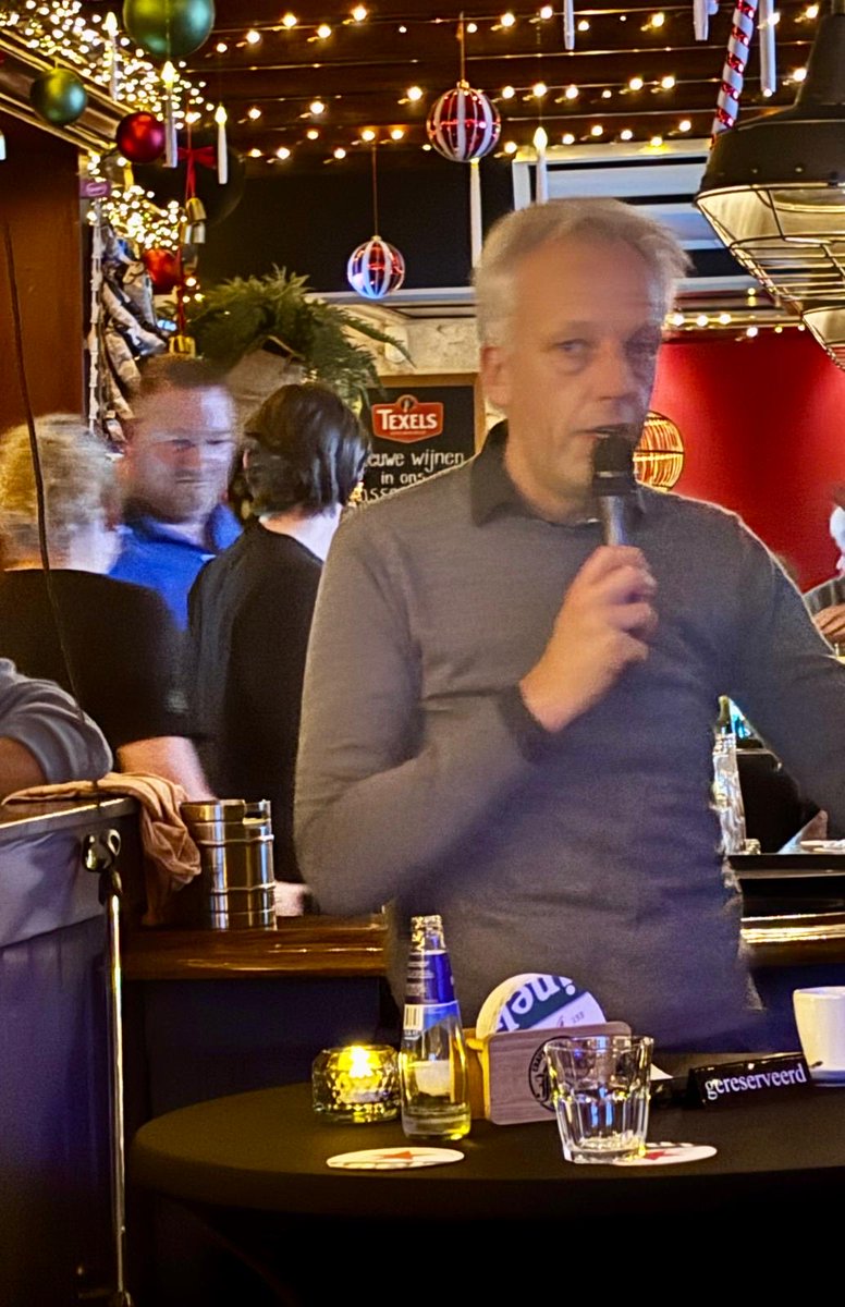 Een geweldige avond in café de <a href="/rooiereiger/">cafederooiereiger</a> met de Pubquiz van de Lions. Voor het goede doel. Ditmaal werd er 1000 euro opgehaald voor de Vrienden van Hof van Batenstein. 

Erg gezellig om pubquizmaster te mogen zijn met deze 80 kandidaten. Het bleef nog lang onrustig in Vianen…