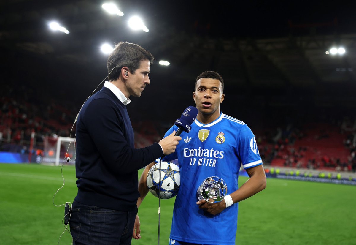 VibesFoot's tweet image. 🗣️ Kylian Mbappé 🇫🇷 : « 𝗧𝗥𝗢𝗜𝗦 𝗠𝗔𝗧𝗖𝗛𝗦 𝗦𝗔𝗡𝗦 𝗚𝗔𝗚𝗡𝗘𝗥, 𝗖’𝗘𝗦𝗧 𝗘́𝗡𝗢𝗥𝗠𝗘 𝗣𝗢𝗨𝗥 𝗡𝗢𝗨𝗦. 🤯

L’objectif est de finir dans le top 8 de la Ligue des champions. C’était un match compliqué, on sait qu’il est difficile de gagner ici (𝘦𝘯 𝘎𝘳𝘦̀𝘤𝘦 🇬🇷). Il y…