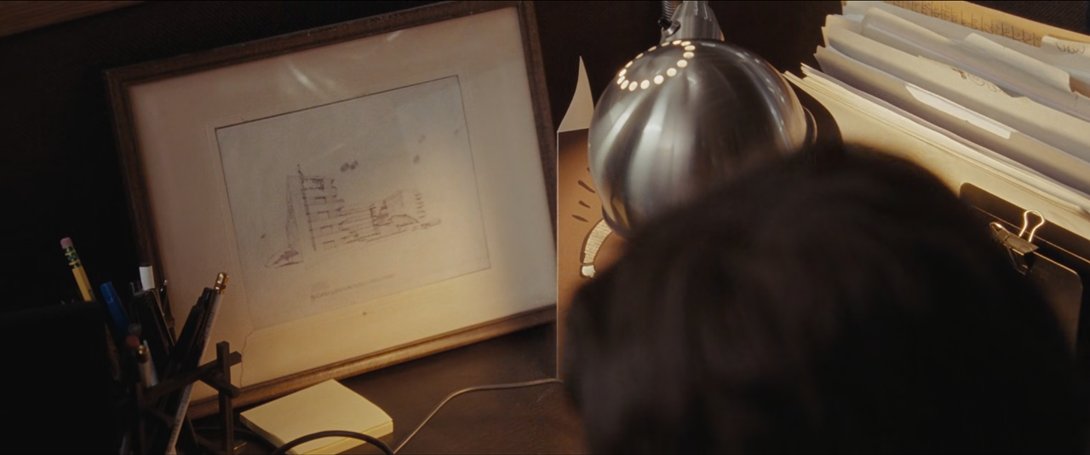 celiac_dump's tweet image. Hablan un poco más y Summer vuelve al trabajo, un poco incómodo todo, pero intercambian miradas y sonrisas.
Nos dejan estos dos planos (nunca mejor dicho) que muestran su pasión por la arquitectura, pero aún no está listo para seguir su sueño porque borra el dibujo que empezó.