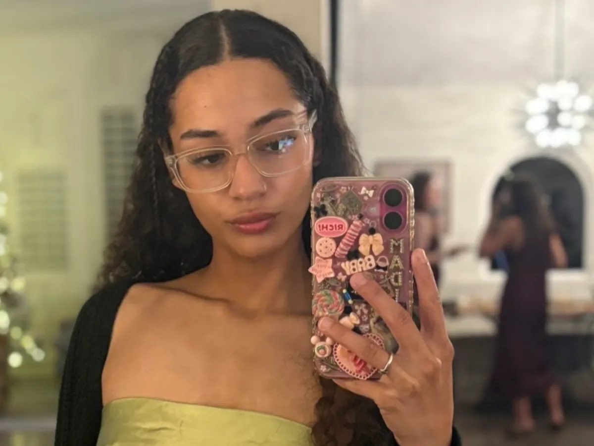 ImpactMediaFR's tweet image. 🚨🇺🇸 FLASH

UNE ÉTUDIANTE DE 23 ANS A ÉTÉ DÉVORÉE PAR LES PITBULLS QU’ELLE GARDAIT !

Une étudiante américaine de 23 ans a été tuée et mutilée par les trois pitbulls qu’elle gardait. Elle, qui avait déjà gardé les enfants des propriétaires des chiens, pensait que s’occuper des…