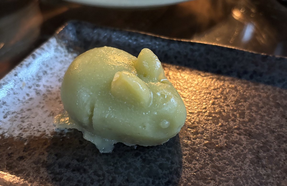 chobani_flop's tweet photo. I went to my favorite vegan dim sum restaurant and got bunny dumplings 🥹🐰 https://t.co/2xcK0IPubs