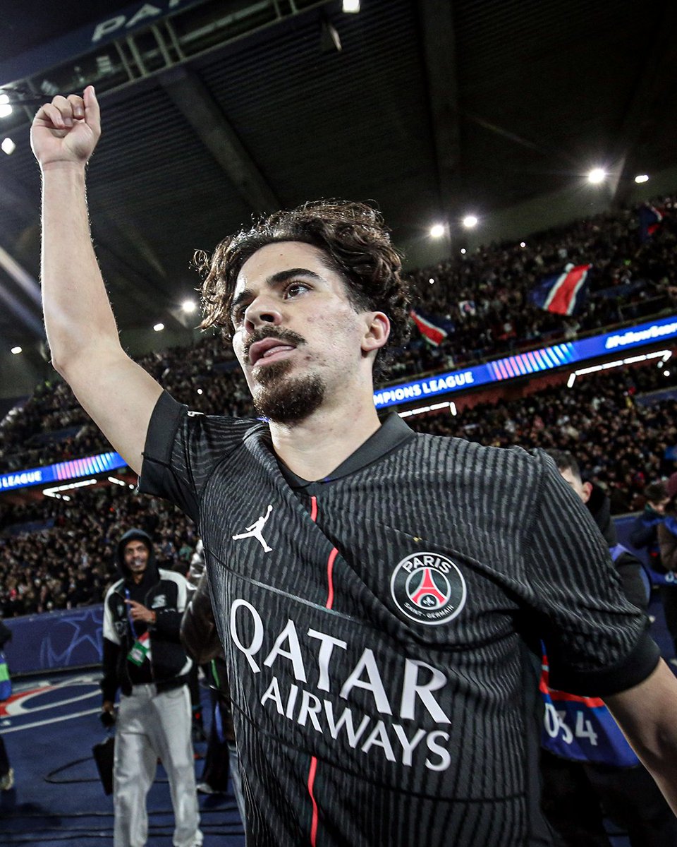 ESPNFC's tweet image. Vitinha recorded his first career hat trick for club or country today in PSG’s win over Spurs 🙌

He’s making a real case as one of the best midfielders in the game right now 🇵🇹 👏