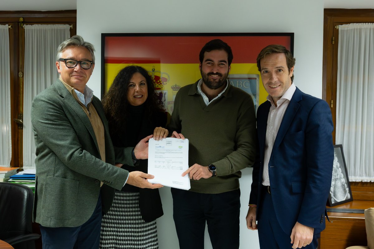 👉 Nuestras enmiendas.
👉 Nuestras propuestas.
👉 La voz de nuestros vecinos en el Parlamento de Andalucía.

Con <a href="/GaviraVox/">Manuel Gavira 🇪🇸</a> <a href="/Javicortes_VOX/">Javier Cortés</a> <a href="/AnaRuizVazquez_/">Ana María Ruiz Vázquez</a> <a href="/javicasina/">Javier Navarro</a> <a href="/CHAPYBORDAS/">Angel Bordas</a> <a href="/JMarquezVOX/">José Márquez</a> <a href="/TrashorrasVOX/">Adrián Trashorras</a> <a href="/cristinapelaez/">Cristina Peláez</a> <a href="/JMiguelEspinar/">Juan Miguel Espinar</a> <a href="/RocioGiraldo/">Rocio Giraldo Luque</a> <a href="/ReyesGGarrorena/">Reyes Garcia Garrorena</a>