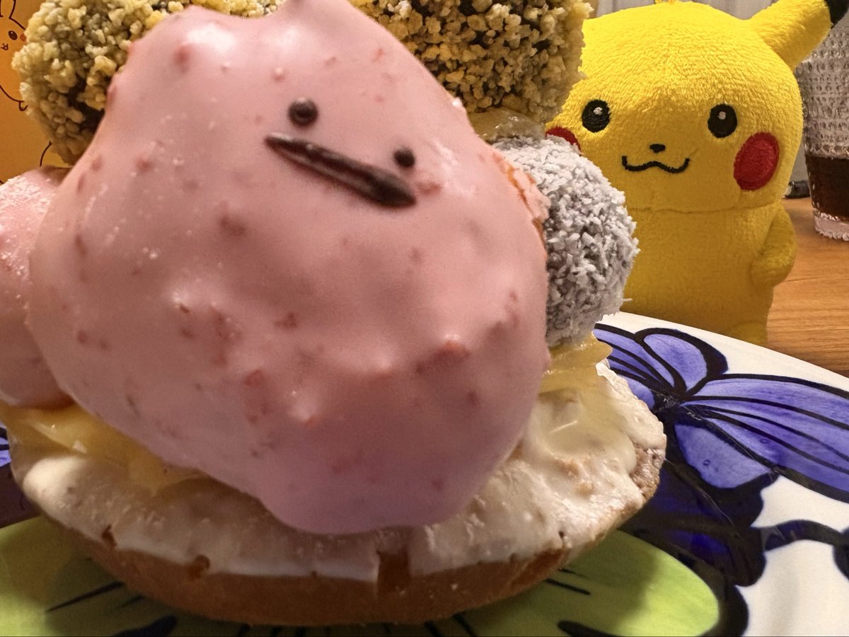 sers_18's tweet photo. ミスドのメタモンかわわ〜〜 https://t.co/OD8ddEZ25p