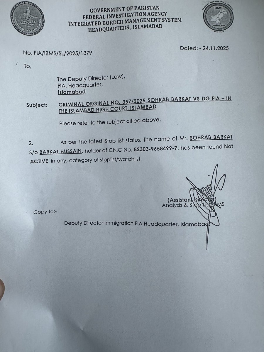 SaadRasooll's tweet image. @SohrabBarkatt has been arrested by @FIA_Agency at the Isl Airport, as he was flying to attend a conference.

He had been taken off PNIL by Isl HC on 31.10.25. In contempt proceedings, on 24.11.2025, the FIA confirmed removal of his name.

Sad day for journalism, and the courts.