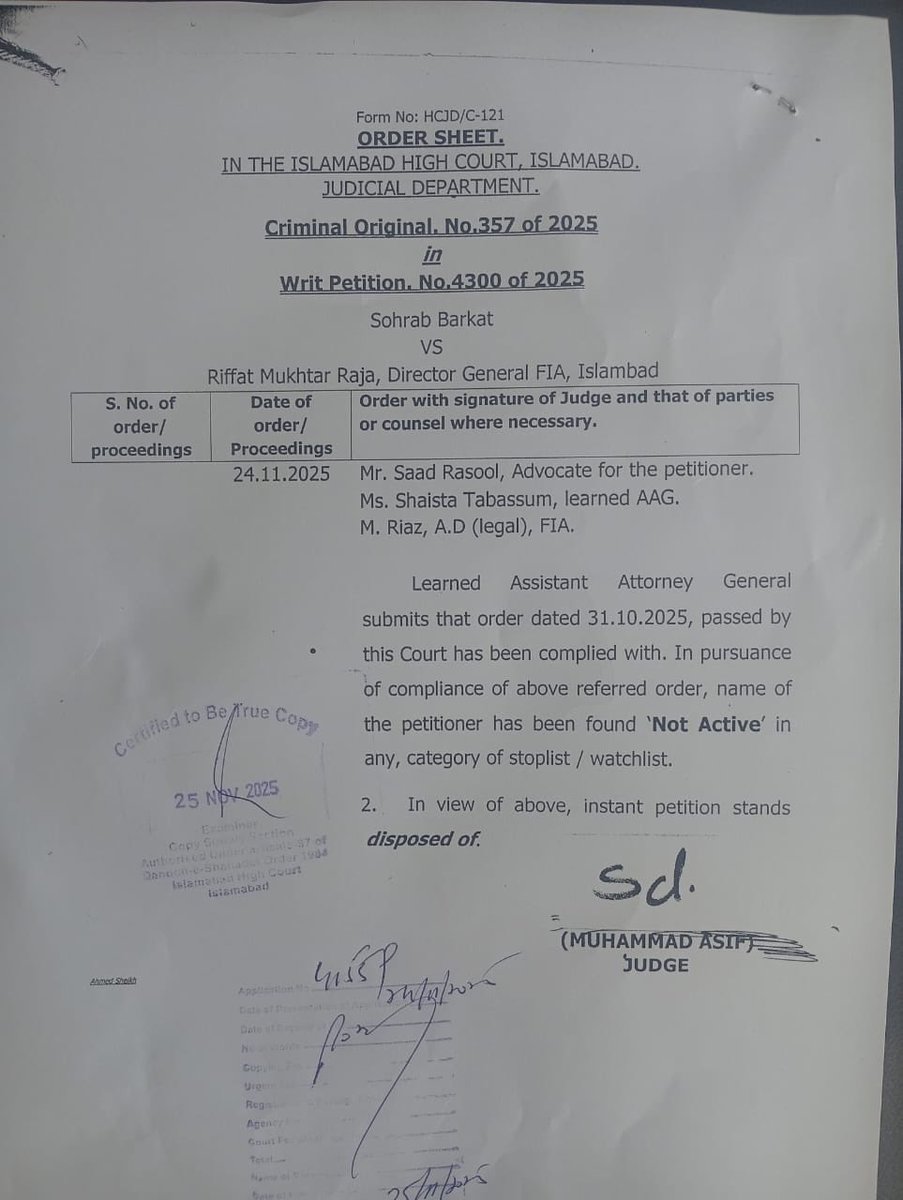 SaadRasooll's tweet image. @SohrabBarkatt has been arrested by @FIA_Agency at the Isl Airport, as he was flying to attend a conference.

He had been taken off PNIL by Isl HC on 31.10.25. In contempt proceedings, on 24.11.2025, the FIA confirmed removal of his name.

Sad day for journalism, and the courts.