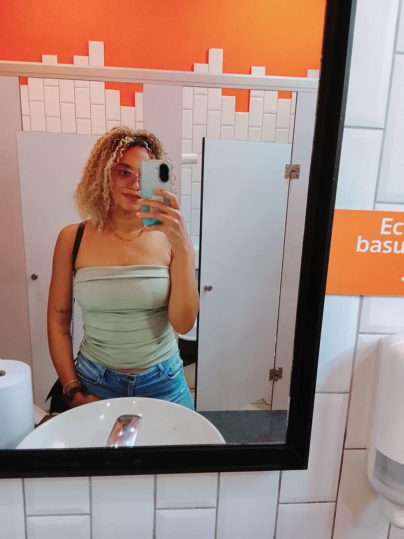 Aun con una cámara horrible, me veo bien. Con la bajimama 😏