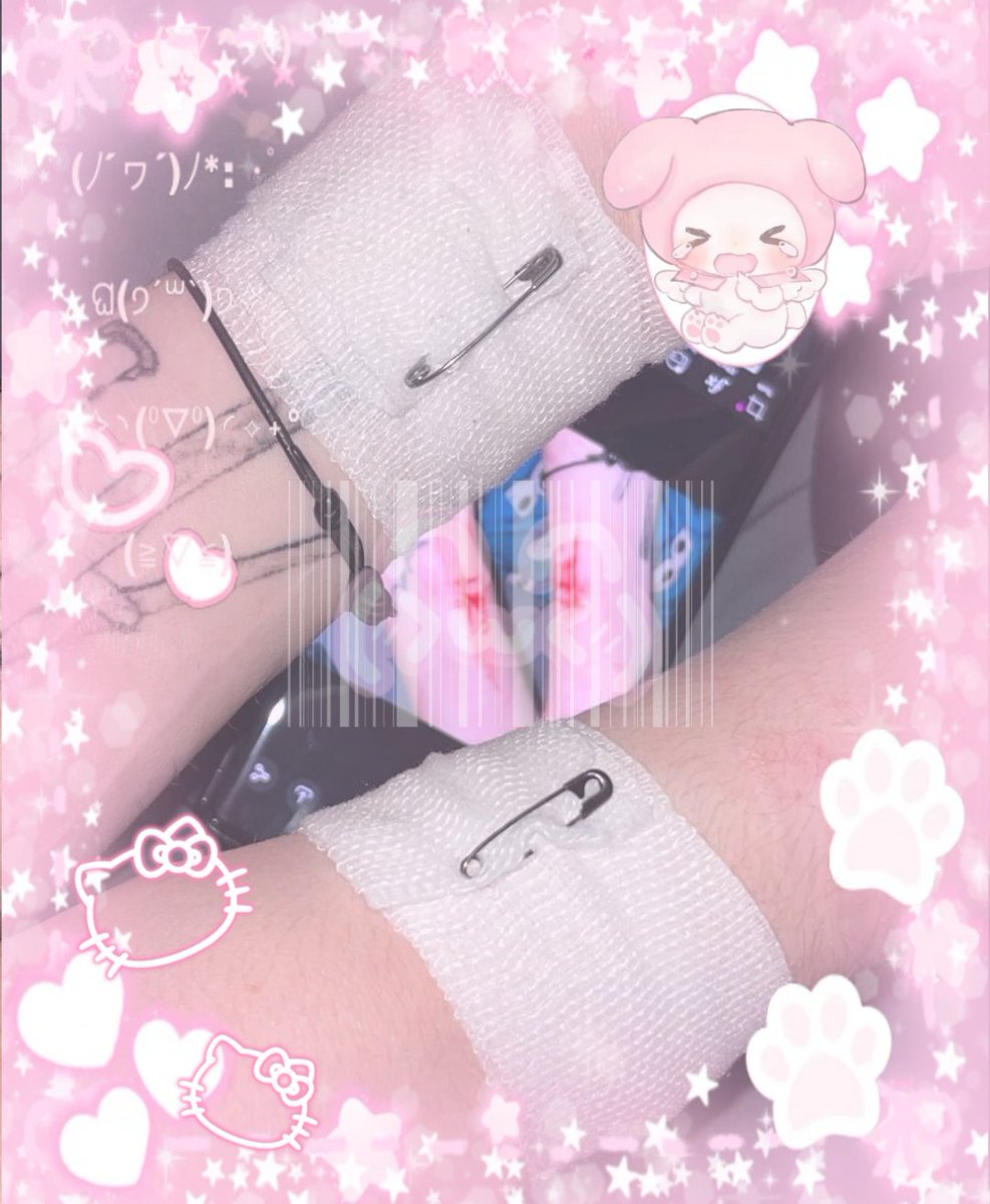 Scarification with bestie \&gt;.&lt;/•`°~