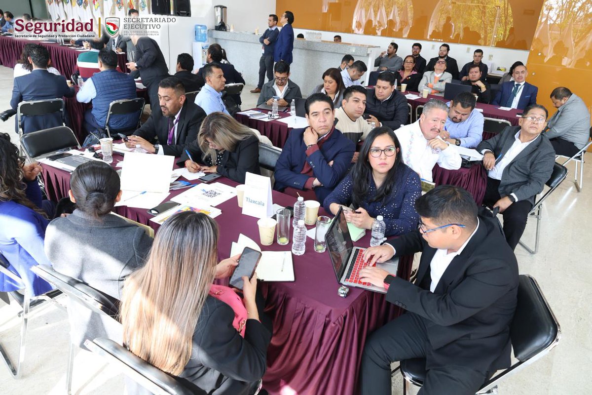 SESNSP's tweet photo. El #SESNSP realizó exitosamente la ronda regional centro-sur de Mesas de Orientación y Seguimiento en la #CDMX, con el propósito de fortalecer el proceso de concertación de los Fondos Federales 2026.
✅Los trabajos de la primera jornada permitieron que autoridades estatales y federales intercambian información, se resolvieran dudas y afinar procesos para fortalecer la coordinación en torno a los proyectos de Seguridad Pública.
🤝Estos espacios permiten alinear objetivos y asegurar que los recursos se apliquen de manera eficiente, traduciéndose en más y mejor seguridad para la población. #Seguridad #ConstruyendoLaPaz