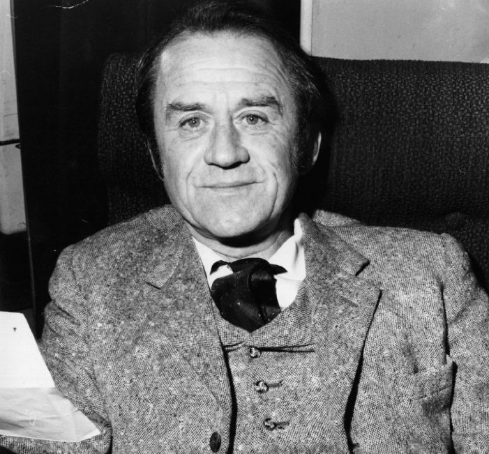 ClassicMovieHub's tweet image. Born Today, Nov 26, in 1910, Cyril Cusack - over 135 roles including The Spy Who Came in from the Cold, Fahrenheit 451, The Taming of The Shrew, Harold and Maude, The Day of the Jackal, Far and Away... #botd
