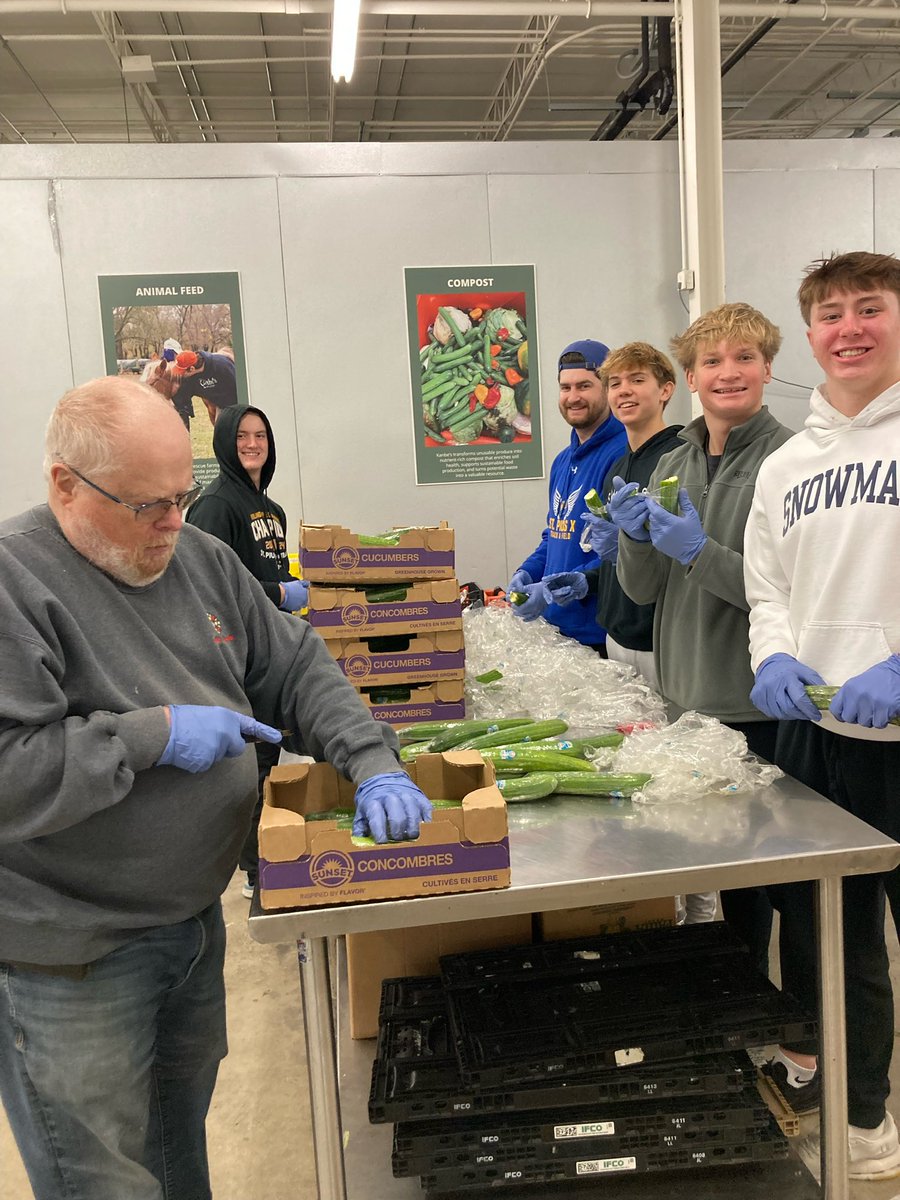 SPXMensBB's tweet photo. SERVING OUR COMMUNITY 🤝💙

This morning, our St. Pius X Boys Basketball program partnered with Kanbe’s Markets to give back to the community in a meaningful way. Our Varsity and JV players spent the morning sorting, organizing, and preparing fresh produce that will be distributed to neighborhoods across Kansas City that lack consistent access to healthy food options.

Our guys showed outstanding effort, teamwork, and humility—living out what it means to be men for others both on and off the court. It was a powerful reminder that service is at the heart of who we are as a program.

Thank you to Kanbe’s for welcoming us in and giving our players the chance to make a real impact. Warrior Nation is proud to support a mission dedicated to fighting food insecurity and spreading hope throughout our city.

#WarriorPride | #ServiceDay | #SPXHoops