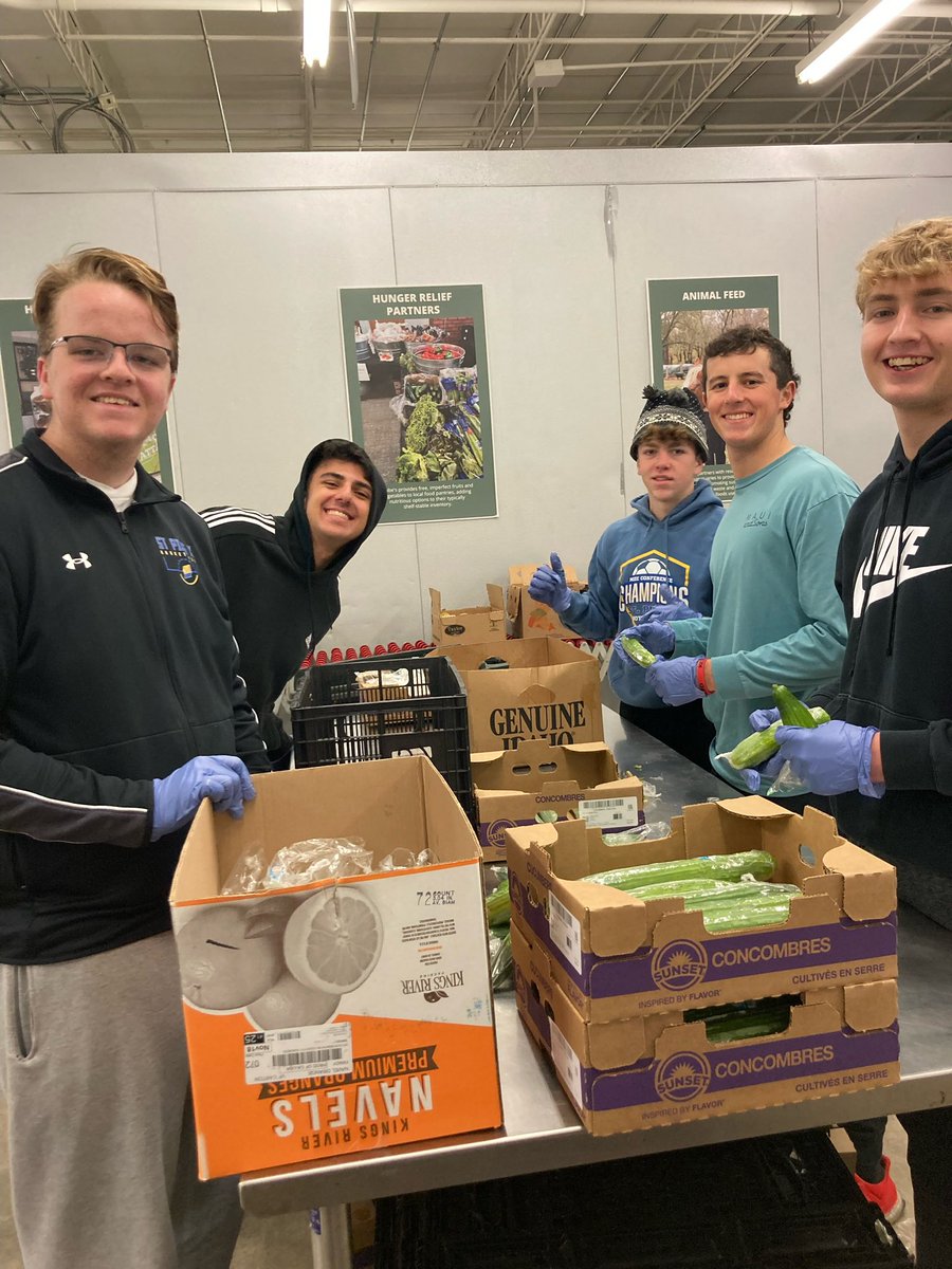 SPXMensBB's tweet photo. SERVING OUR COMMUNITY 🤝💙

This morning, our St. Pius X Boys Basketball program partnered with Kanbe’s Markets to give back to the community in a meaningful way. Our Varsity and JV players spent the morning sorting, organizing, and preparing fresh produce that will be distributed to neighborhoods across Kansas City that lack consistent access to healthy food options.

Our guys showed outstanding effort, teamwork, and humility—living out what it means to be men for others both on and off the court. It was a powerful reminder that service is at the heart of who we are as a program.

Thank you to Kanbe’s for welcoming us in and giving our players the chance to make a real impact. Warrior Nation is proud to support a mission dedicated to fighting food insecurity and spreading hope throughout our city.

#WarriorPride | #ServiceDay | #SPXHoops