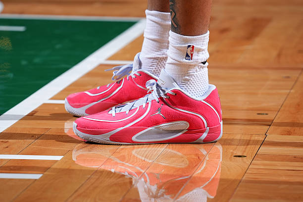 iinangelo's tweet image. I just noticed Josh Minott is wearing the red JT4's tonight